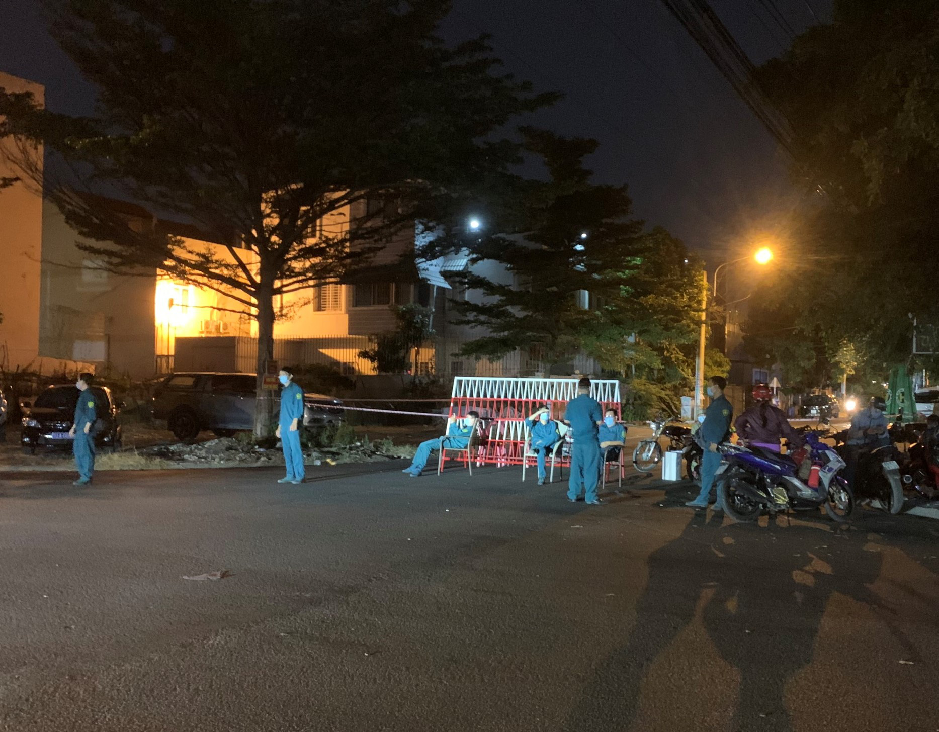 Street locked down after Chinese man tests positive for coronavirus in southern Vietnam