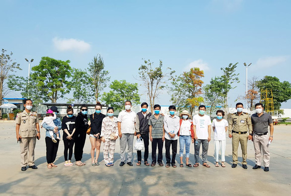 6 Vietnamese repatriated from Cambodia after recovery from COVID-19
