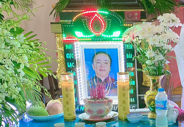 Vietnamese woman stages own funeral to evade debt collectors