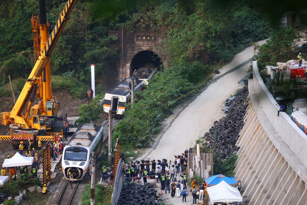 Taiwan prosecutors seek arrest warrant for suspect in deadly train crash