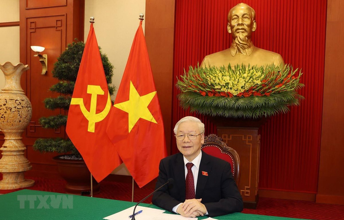 Vietnamese Party chief, Russian president hold phone talks on bilateral cooperation