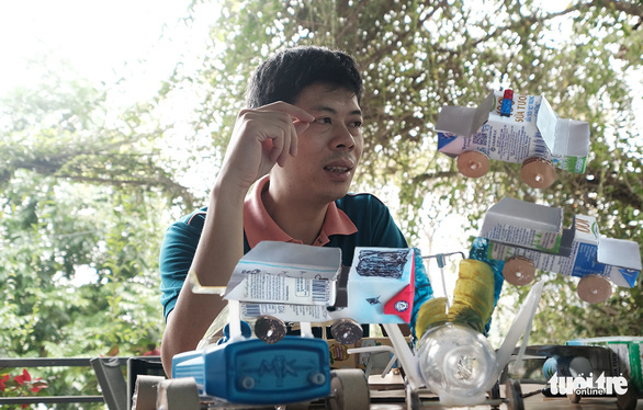In Hanoi, zero-cost toys connect family members