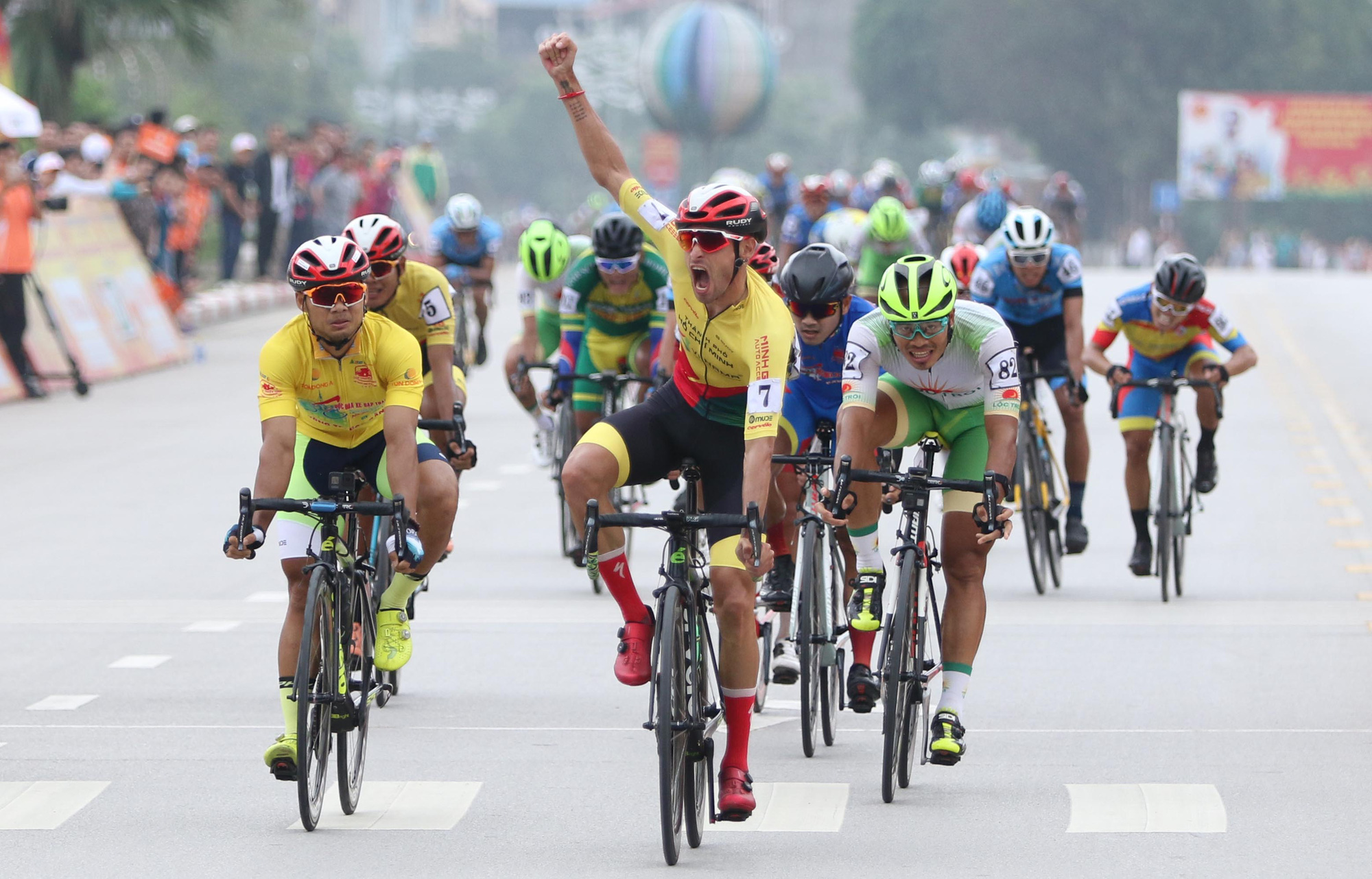 Spaniard wins 3rd stage of national cycling race in Vietnam