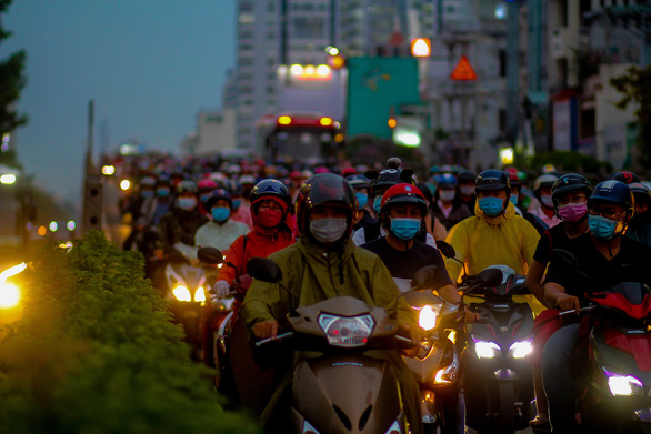 Torrential rain causes long traffic delays in Ho Chi Minh City during rush hour