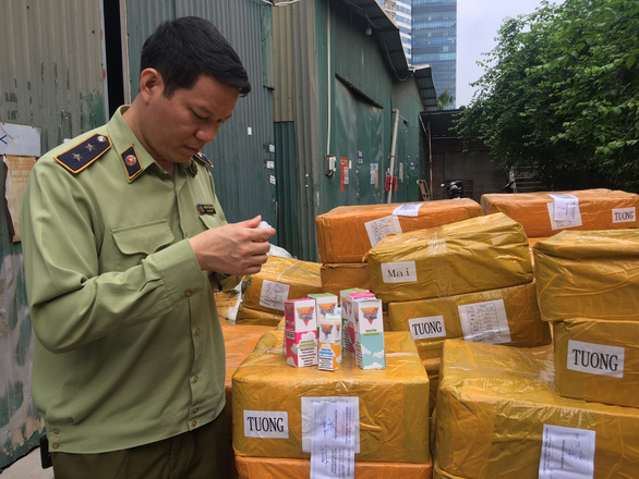 Nearly 14,000 e-liquid tubes seized in Hanoi