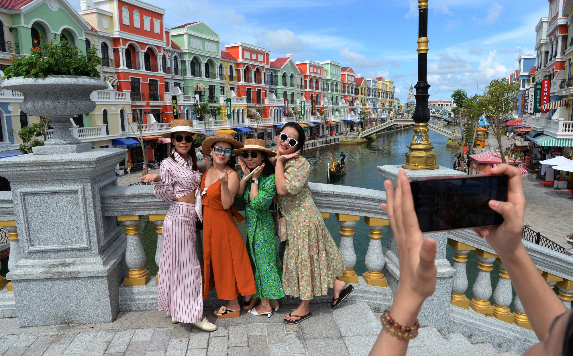 Visitors come in droves to Vietnam’s first-ever ‘sleepless city’