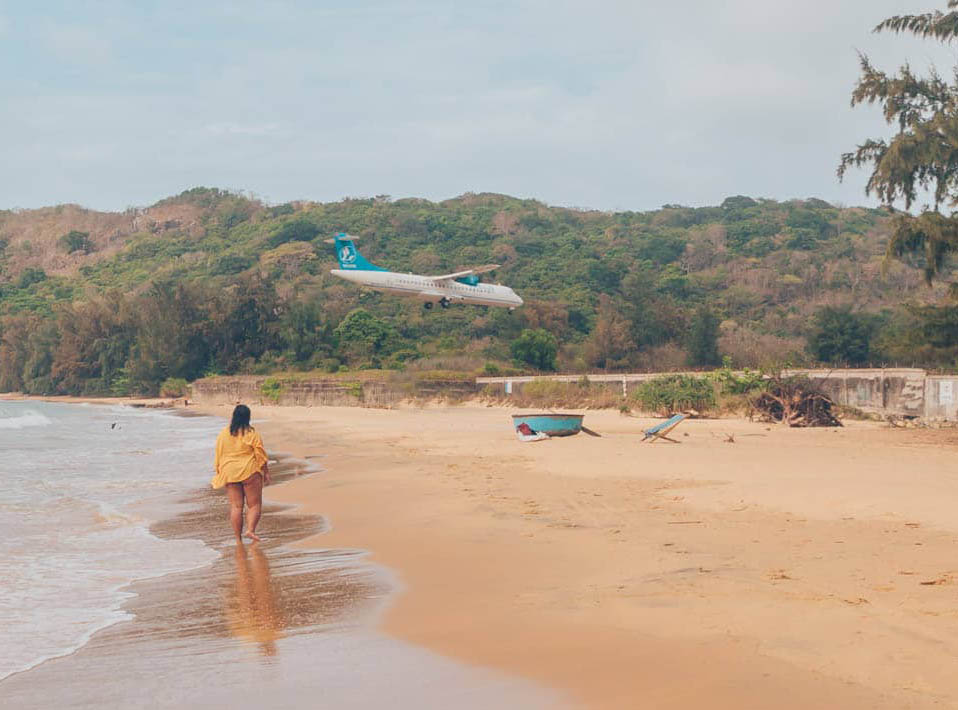 Watching jets land just meters from one of world’s most beautiful beaches in Vietnam