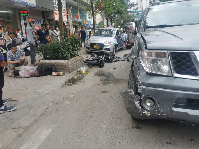 Two hospitalized after pickup truck hits cars, motorbikes in Hanoi