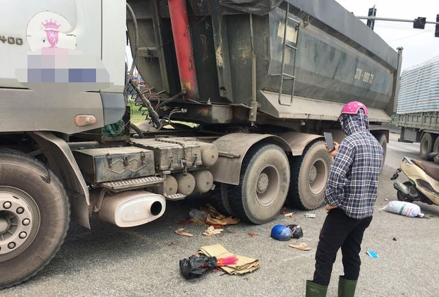 Mother, daughter killed as truck hits motorbike in north-central Vietnam