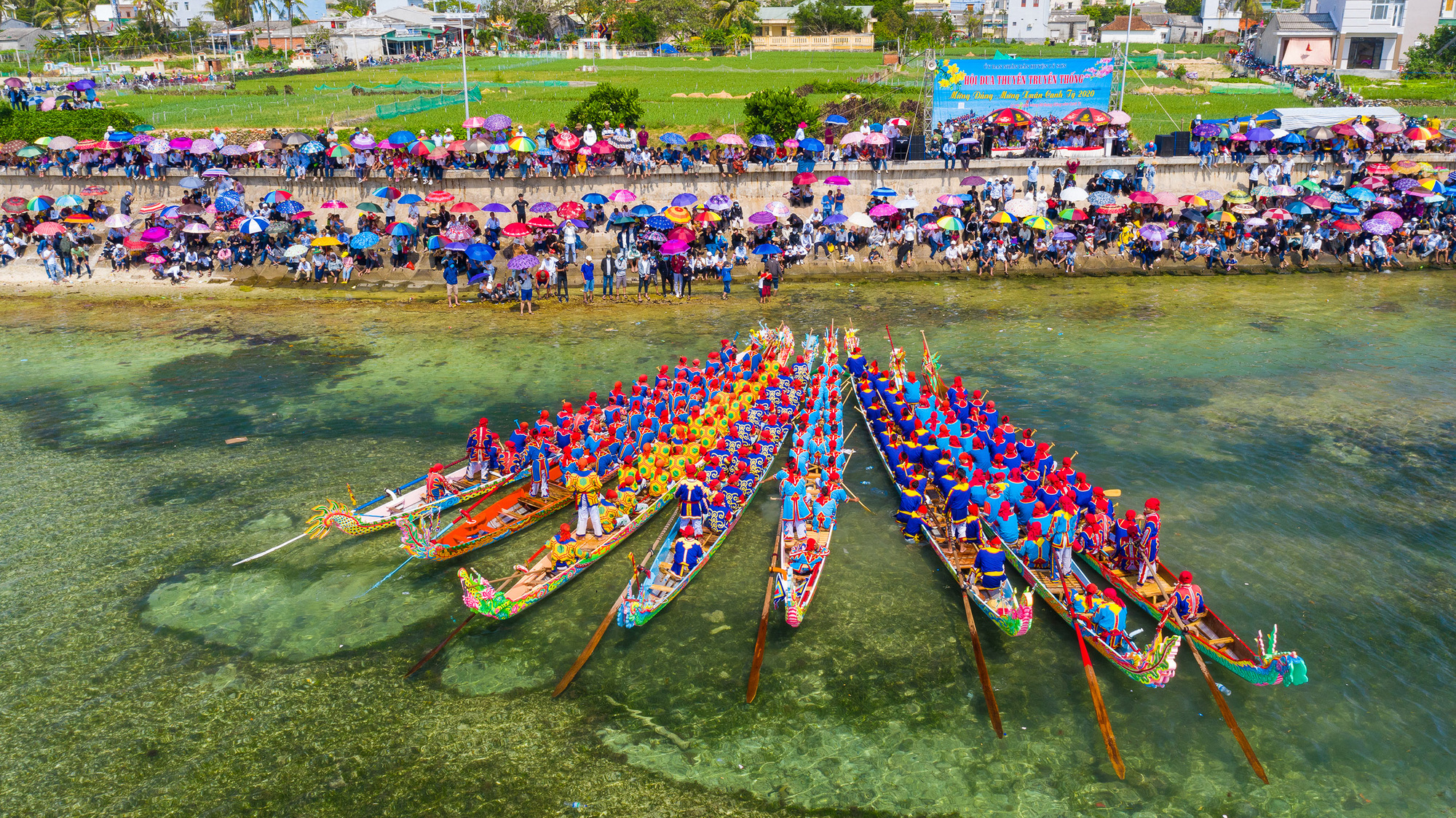 Island district’s century-old boat racing festival becomes Vietnam’s national heritage