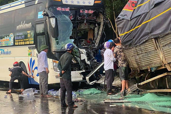 Truck driver dead after head-on collision with sleeper bus in southern Vietnam