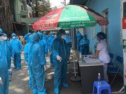 Doctor in Hanoi found infected with COVID-19