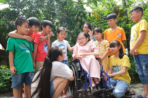 Vietnamese woman with ‘brittle bone’ disease offers free classes to disadvantaged youths