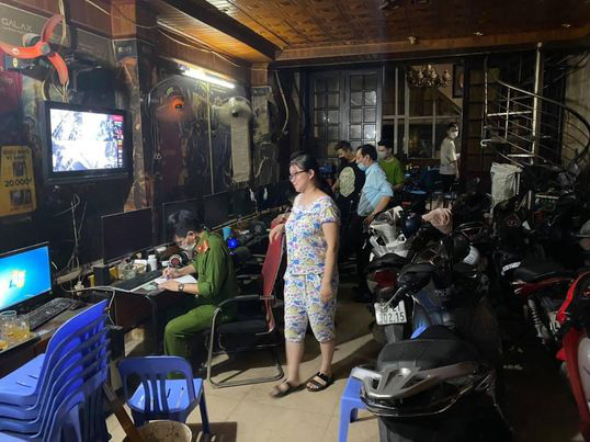 Hanoi game centers fined for operating despite COVID-19 ban