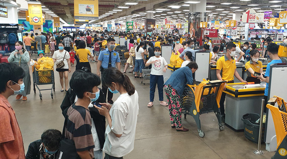 Vietnamese automaker announces plans to acquire South Korean retail outlet E-Mart