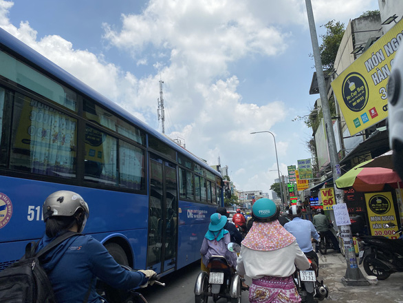 Ho Chi Minh City suspends 15 bus routes amid COVID-19 spread