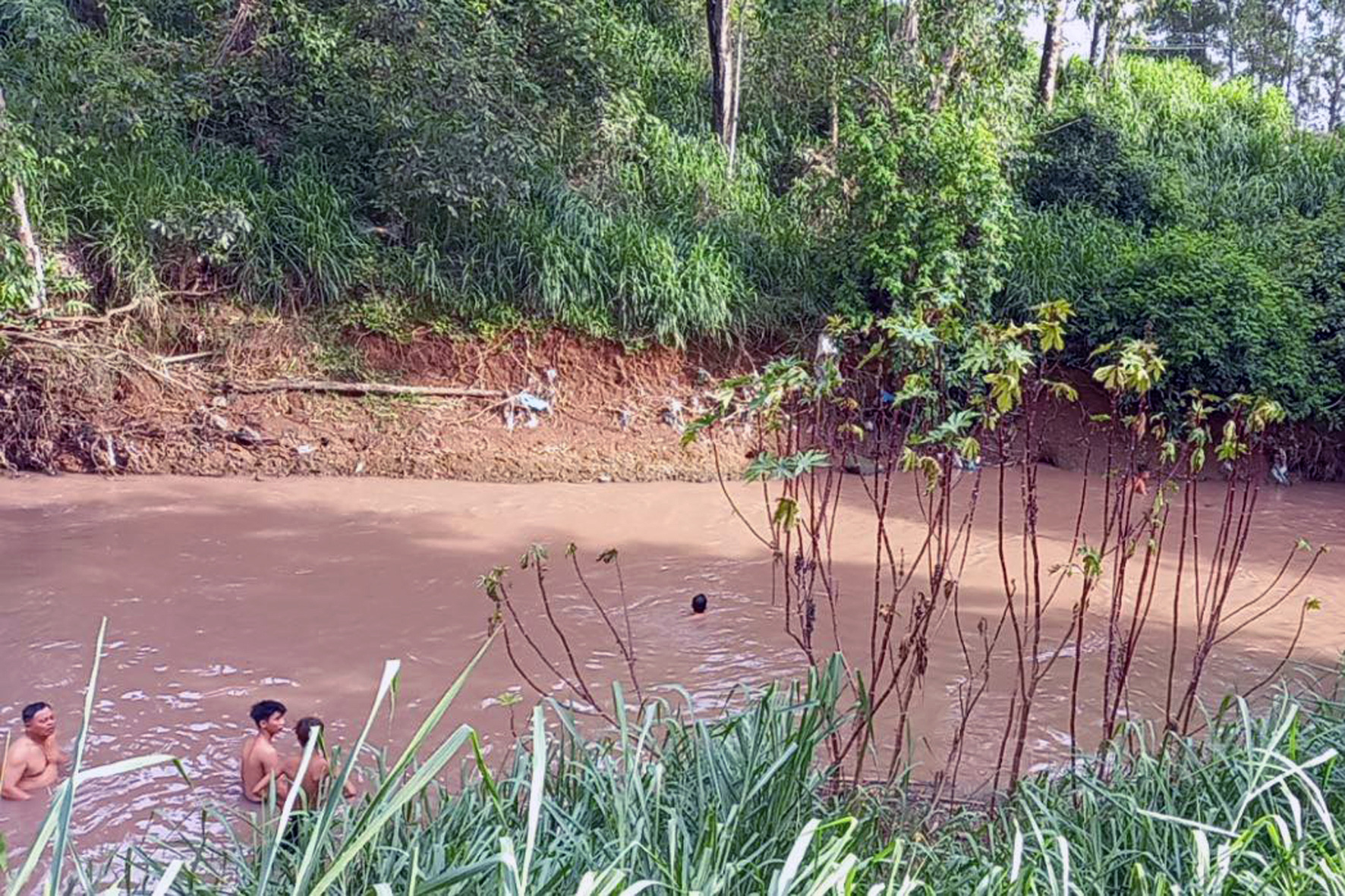 Two in group of five children playing near river drown in southern Vietnam