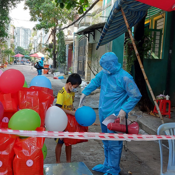 Vietnam covers meal costs for all children in COVID-19 treatment, quarantine