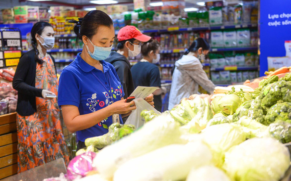 Online grocery shopping clicks with Saigonese during social distancing