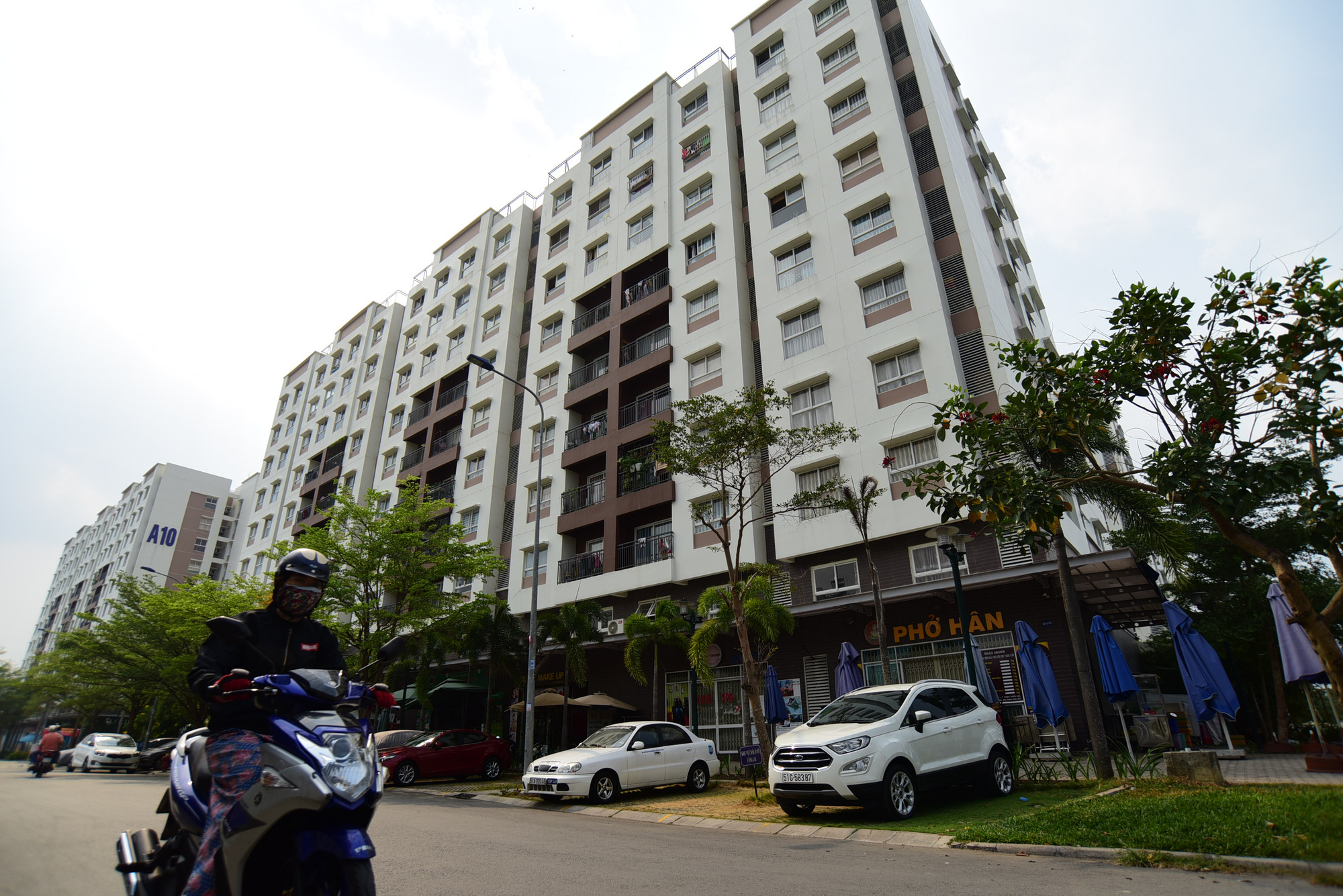 Ho Chi Minh City locks down entire apartment complex over virus infection chain