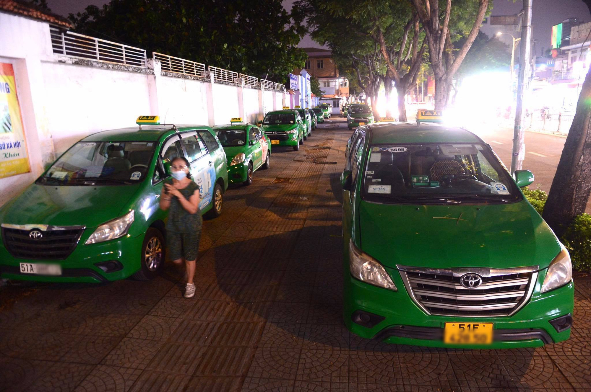 Ho Chi Minh City transport department proposes operation of 400 taxis as ambulance service