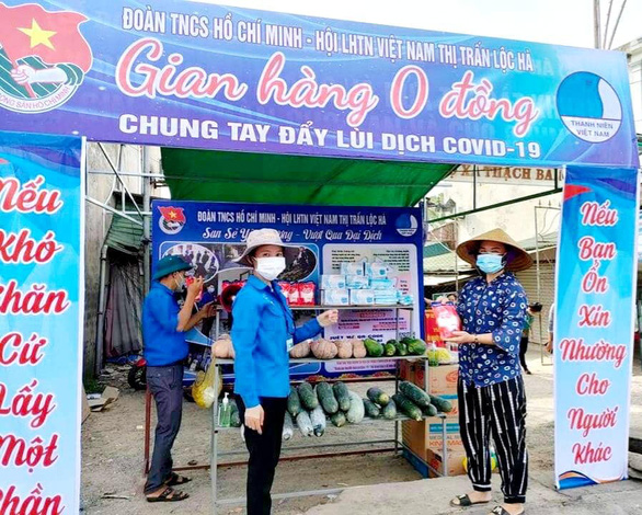 In Vietnam, no-cost grocery store supports neighbors during coronavirus restrictions
