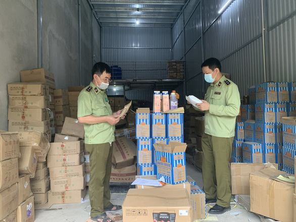 Hanoi police seize truckloads of bubble tea ingredients with unspecified origin