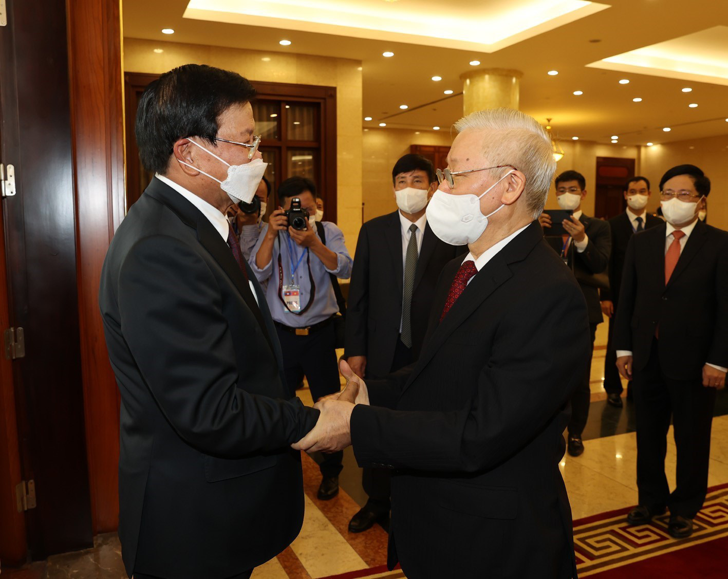 Laos' top leader begins official visit to Vietnam