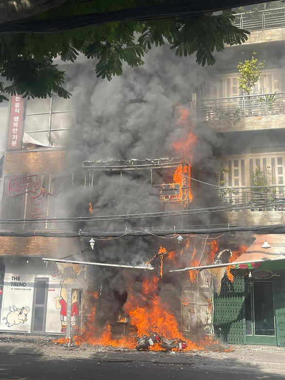 Flames engulf food stall in Ho Chi Minh City