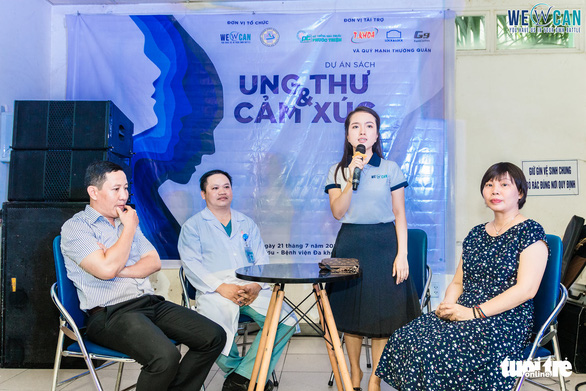 Vietnamese teacher shares bright energy among lung cancer patients