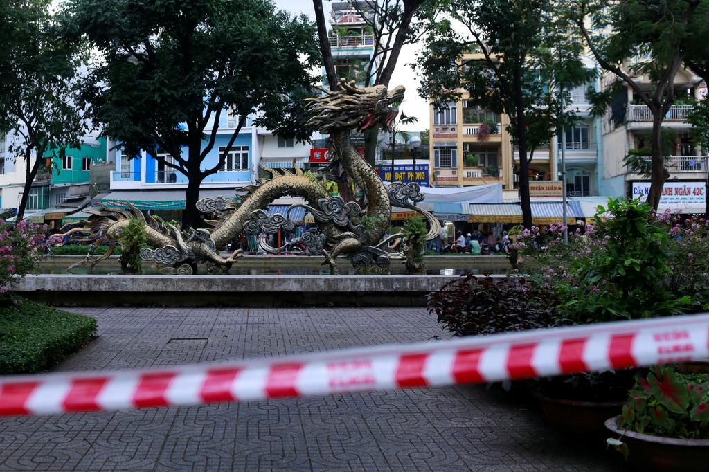 Vietnam tightens movement curbs in economic hub to contain virus