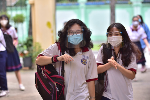 As pandemic rages on in Vietnam, nearly 1 million high school students take graduation exam