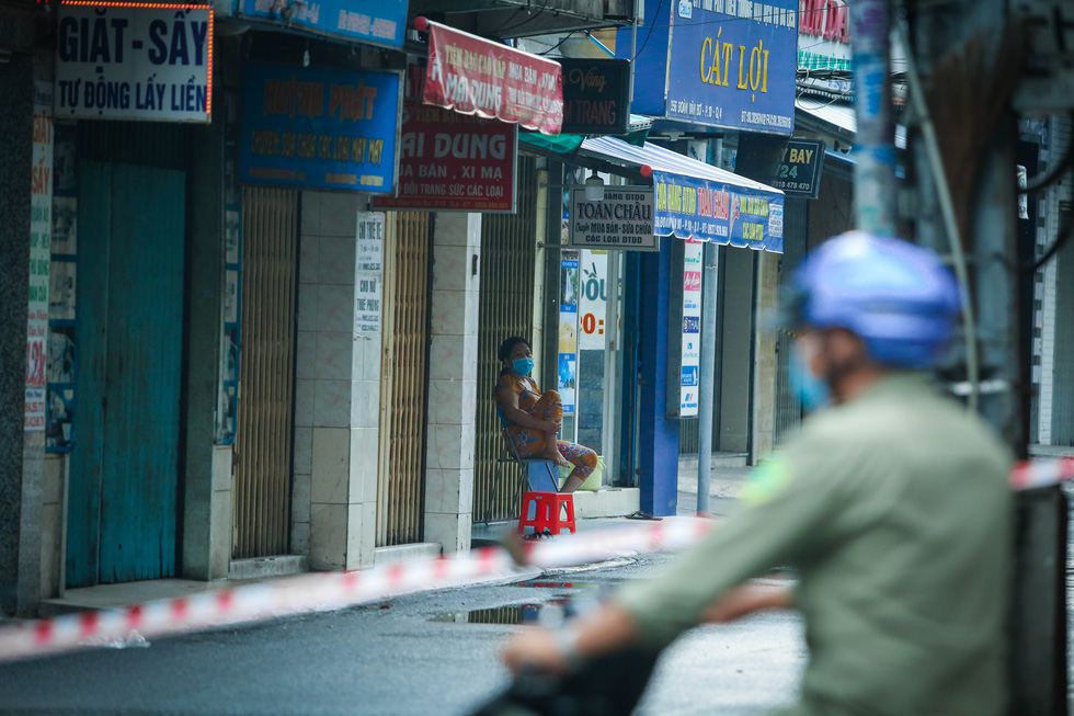 In photos: Ho Chi Minh City alleys in stark desolation because of COVID-19