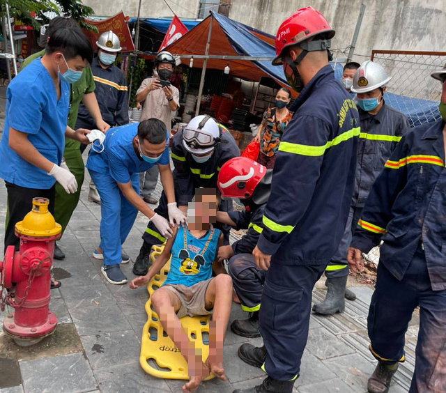 Hanoi autistic boy wedged between two walls rescued after 26 hours