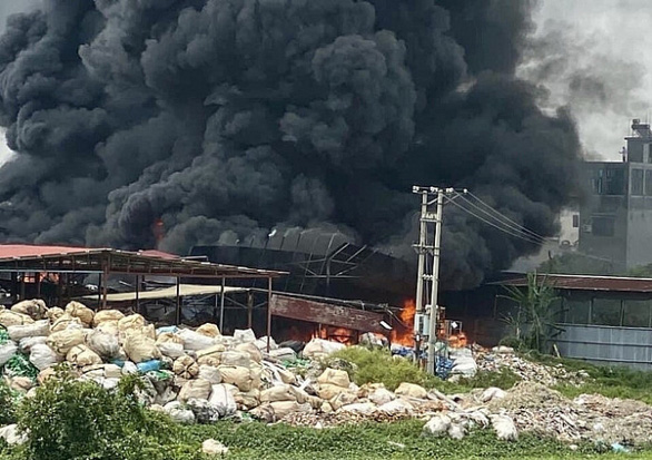 Massive fire guts recycling plant in northern Vietnam