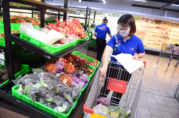 Saigon supermarkets to close by 5:00 pm in adaptation to new COVID-19 restrictions