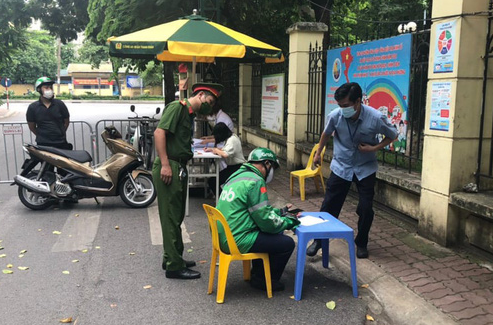 Hanoi imposes nearly $65,300 fines on violators of social distancing rules