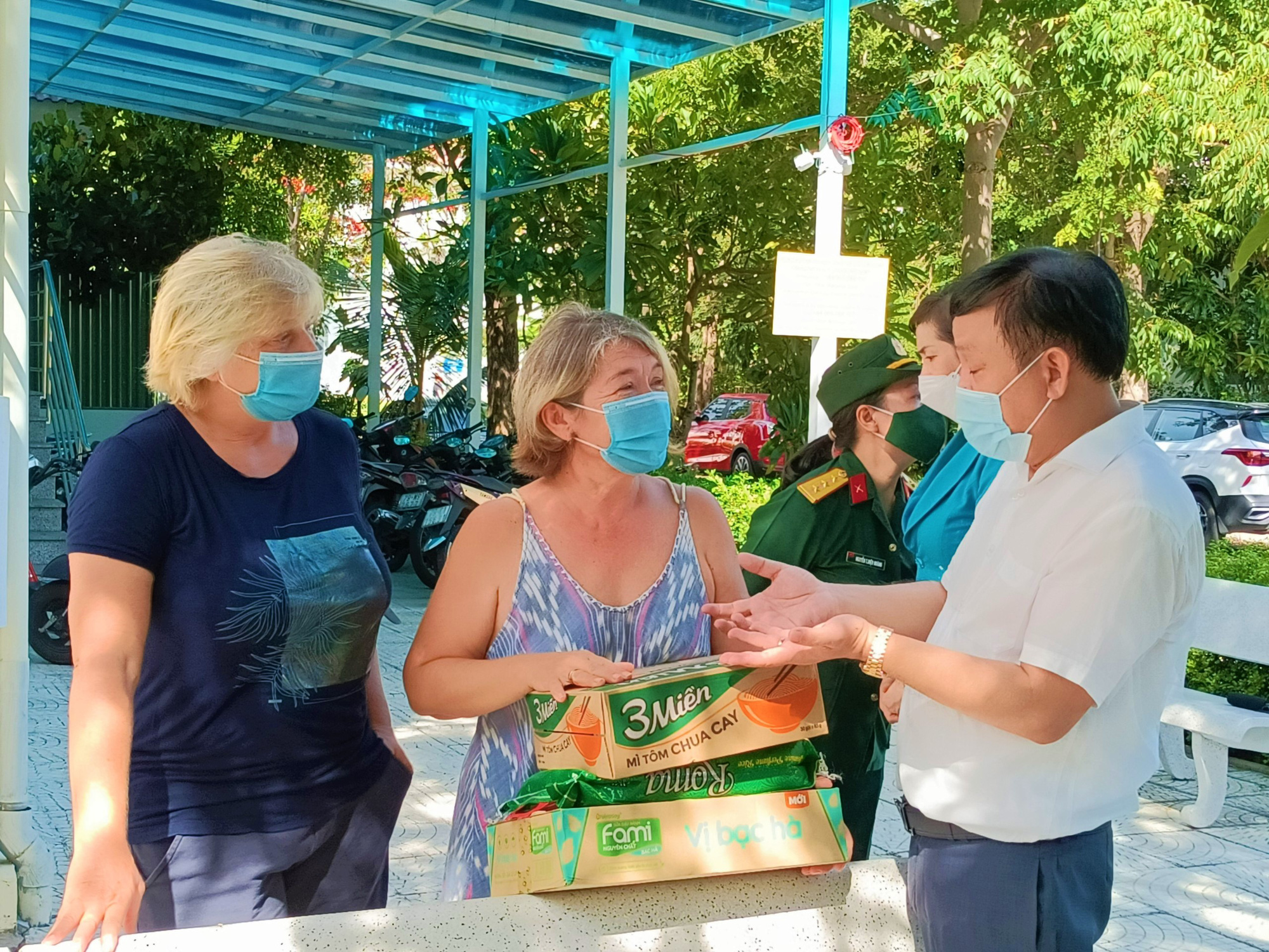 100 Russians receive food aid amid COVID-19 pandemic in Vietnam’s Nha Trang City