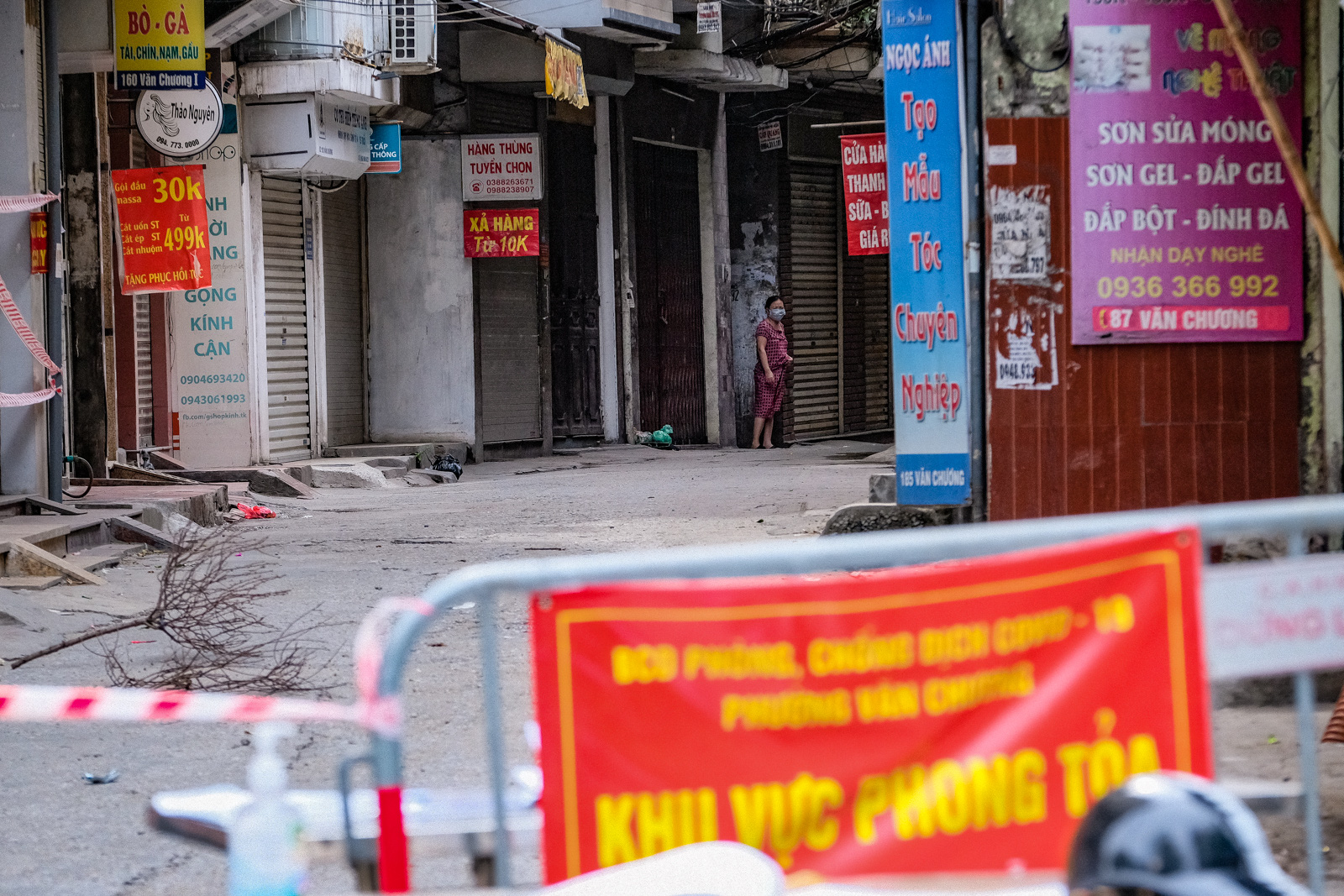 Hanoi locks down areas with 2,800 residents in central district over new infections