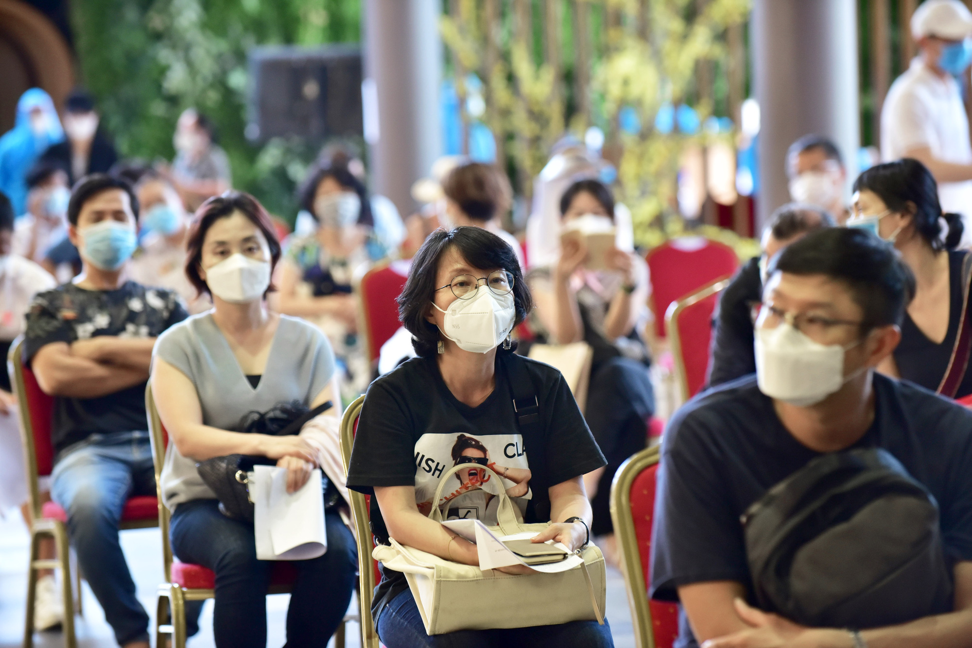 Ho Chi Minh City external relations department pushes for COVID-19 vaccination for foreigners
