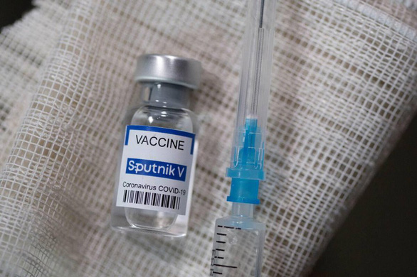 Vietnam premier demands support for medical firm to buy Sputnik V COVID-19 vaccine