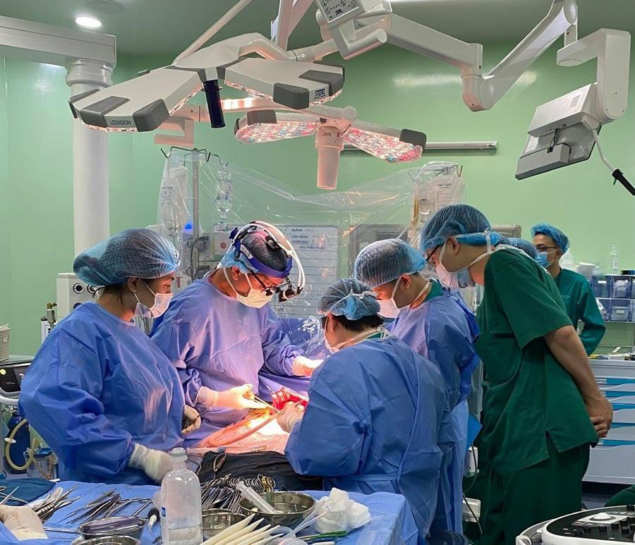 Vietnam doctors succeed in country’s first-ever liver transplant on child patient with terminal cancer