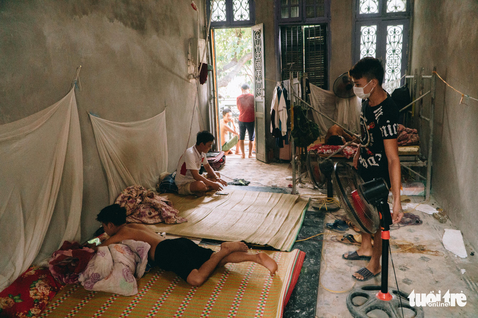 Social distancing in Hanoi locks ethnic minority migrants in tight spots