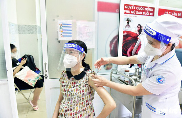 Vietnam gives COVID-19 vaccination priority to pregnant, breastfeeding women