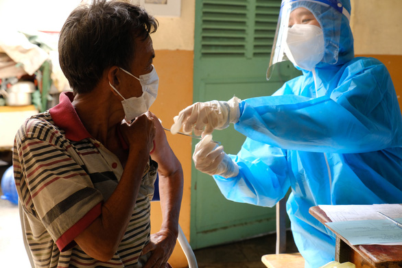 Ho Chi Minh City shelters, vaccinates homeless people against COVID-19