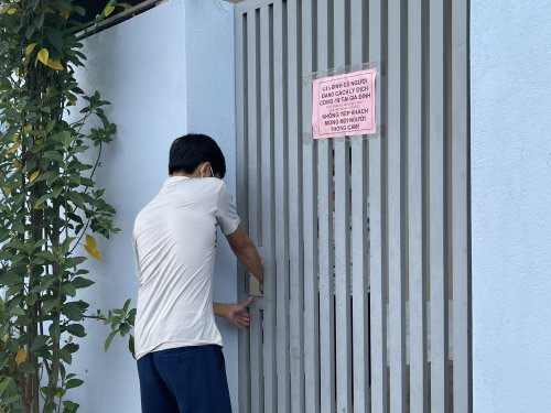 In Vietnam, local authorities lock up 287 households to prevent coronavirus transmission