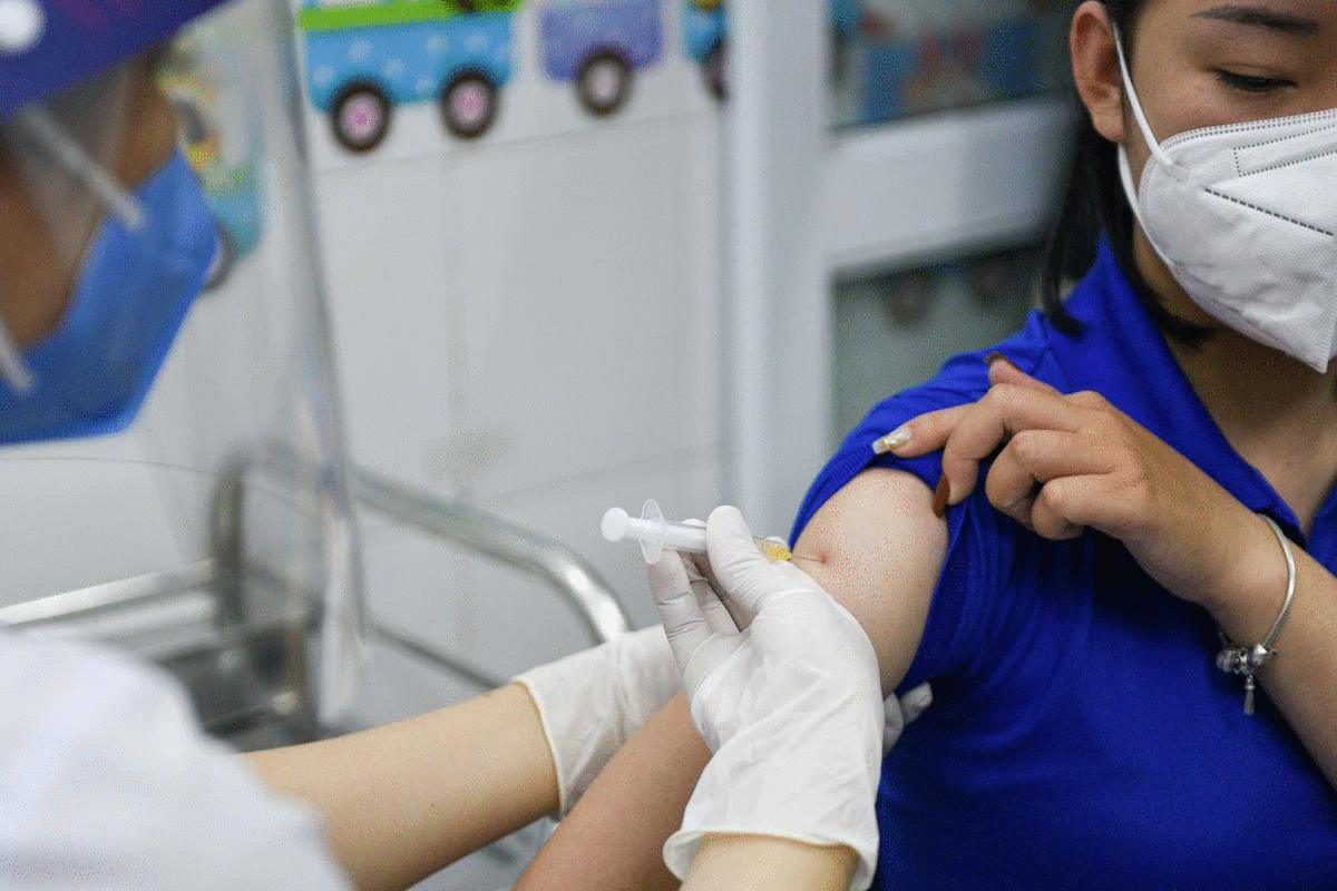 Vietnam sets deadline to vaccinate biggest cities' adults