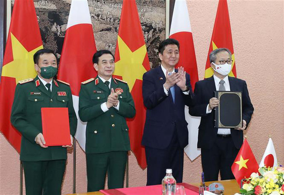 Vietnam, Japan ink defense transfer deal in Hanoi