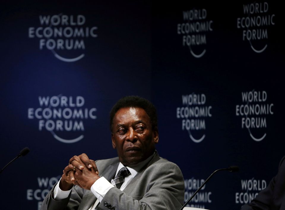 Pele in 'stable' condition after respiratory problems, hospital says