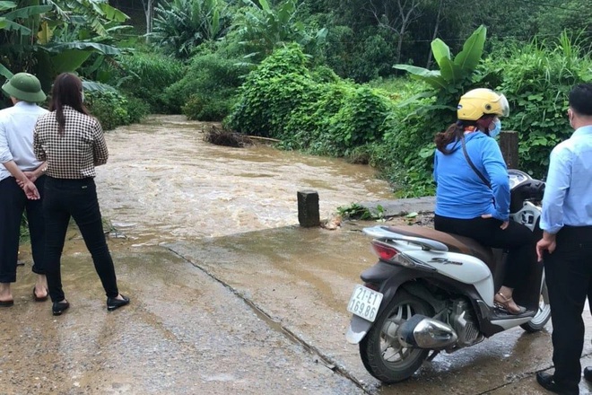 Student drowns after being swept away by strong water in northern Vietnam